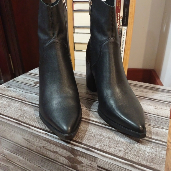 Women's Steve Madden Black Leather Ankle Booties Size 10 - Picture 6 of 6